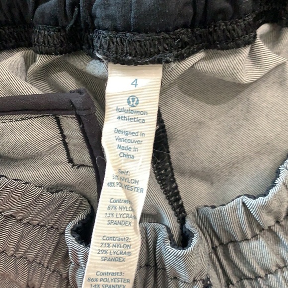 lululemon Varsity Shorts Unlined Grey/Black Sz4 - Picture 10 of 10